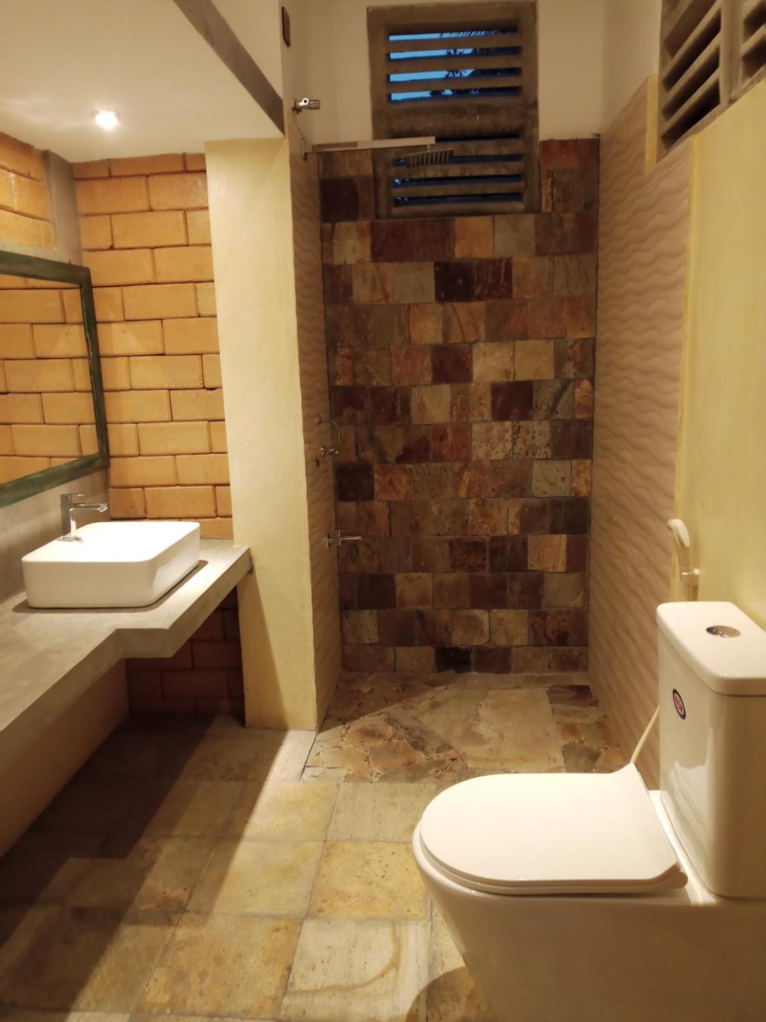 Hotel The Brick Wonder Habaraduwa Central Esterno foto