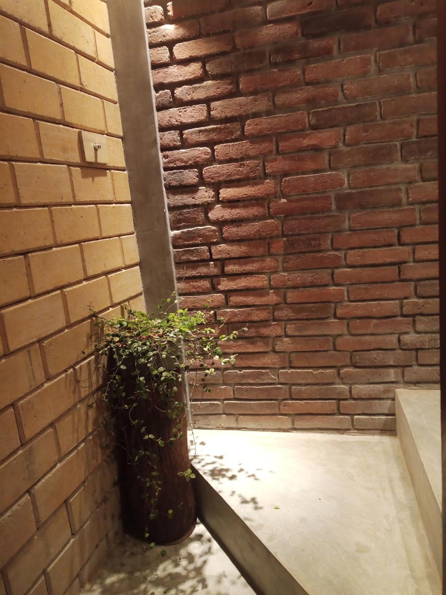 Hotel The Brick Wonder Habaraduwa Central Esterno foto